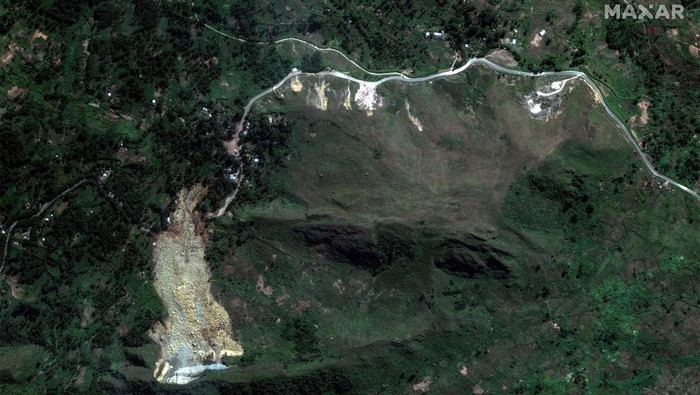 Longsor menerjang Desa Yambali, Provinsi Enga, Papua Nugini. Begini penampakan foto satelit longsor tersebut.