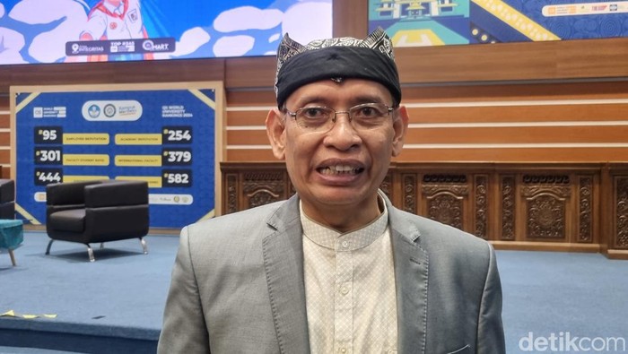 Rektor Unair Prof Nasih.