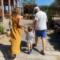 Pasangan berbahagia ini diketahui memiliki dua orang anak dari pernikahan mereka yang lahir pada 2019 dan 2020. Tapi sampai saat ini keduanya belum mengungkap nama dan wajah kedua putra mereka. Foto: Instagram @alejandragere