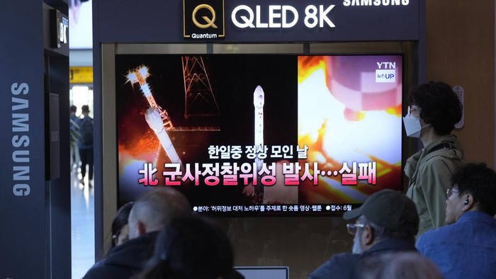 A news program broadcasts file images of a rocket launch by North Korea, at the Seoul Railway Station in Seoul, South Korea, Tuesday, May 28, 2024. A rocket launched by North Korea to deploy the countrys second spy satellite exploded shortly after liftoff Monday, state media reported, in a setback for leader Kim Jong Uns hopes to field satellites to monitor the U.S. and South Korea. The writing on the screen reads 