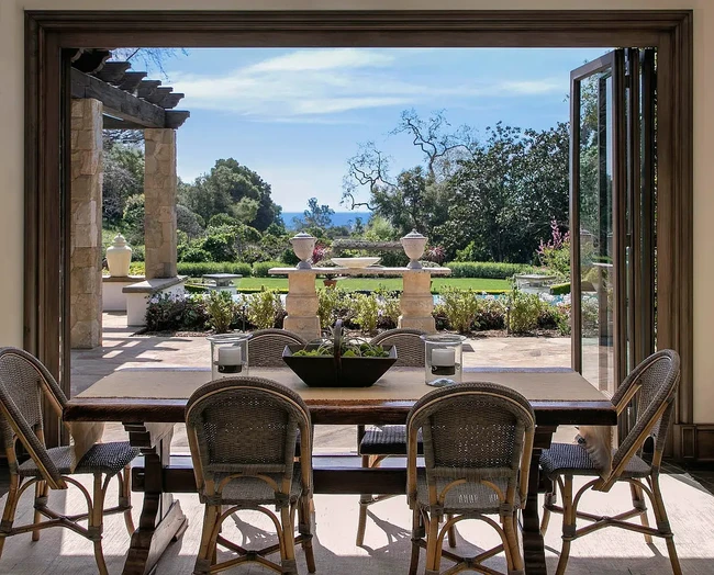 Rumah tersebut menjadi milik Katy Perry setelah dia menjalani ‘perang’ hukum dengan pengusaha Carl Westcott, yang sebelumnya menghuni griya tersebut dan menjualnya pada juri American Idol itu. Foto: Dok. Village Properties