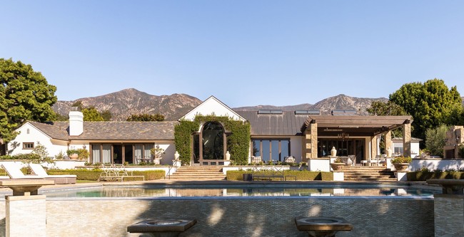 Drama di ruang sidang mencapai puncaknya pada Desember 2023, ketika seorang hakim memutuskan mendukung Katy Perry, mengesahkan kontrak penjualan tersebut. Foto: Dok. Village Properties