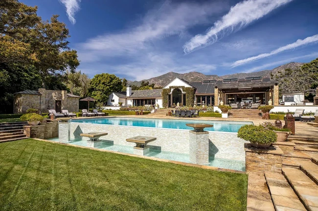 Inilah rumah baru Katy Perry dan Orlando Bloom. Estate terpencil di Montecito, Santa Barbara, California harganya mencapai US$ 15 juta atau sekitar Rp 241 miliar. Foto: Dok. Village Properties