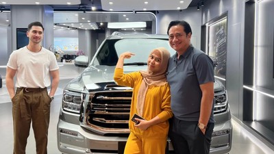 7 Potret Kebersamaan Verrel Bramasta & Ibu Sambung yang Dihadiahi Mobil Mewah
