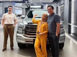 7 Potret Kebersamaan Verrel Bramasta & Ibu Sambung yang Dihadiahi Mobil Mewah