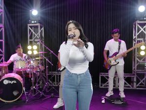Lirik Lagu Selendang Biru Dinyanyikan Sasya Arkhisna Trending YouTube