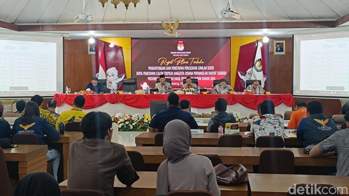 Suasana rapat pleno terbuka KPU Jateng di Semarang, Selasa (28/5/2024).