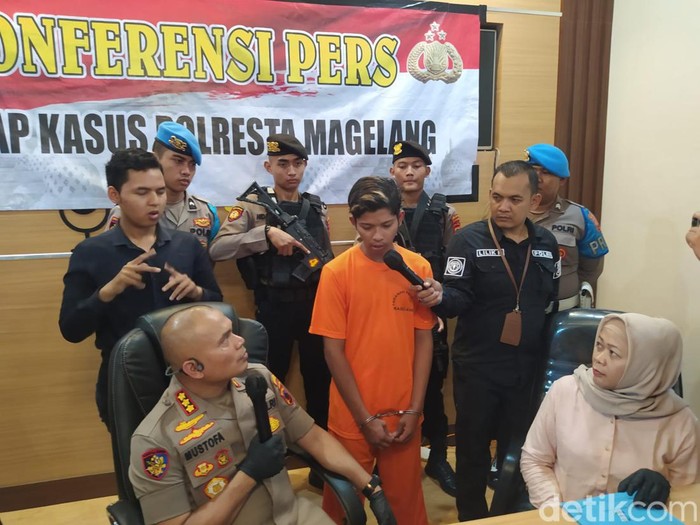 Tersangka pembacokan ABG di samping Masjid Cawang saat digiring di Mapolresta Magelang, Selasa (28/5/2024)