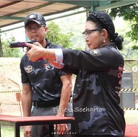 Kompetisi tersebut diadakan dalam rangka perayaan ulang tahun ke-72 Komando Pasukan Khusus (Kopassus). Mantan istri presiden terpilih Prabowo Subianto ini pun tak ragu untuk memamerkan kebolehannya. (Foto: Instagram)