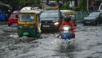 Topan Remal Picu Banjir di India