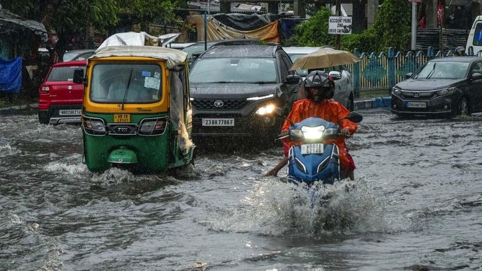 Topan Remal Terjang India Topan Remal menerjang wilayah pesisir Bakkhali, Benggala Barat, India, Senin (27/5/2024).