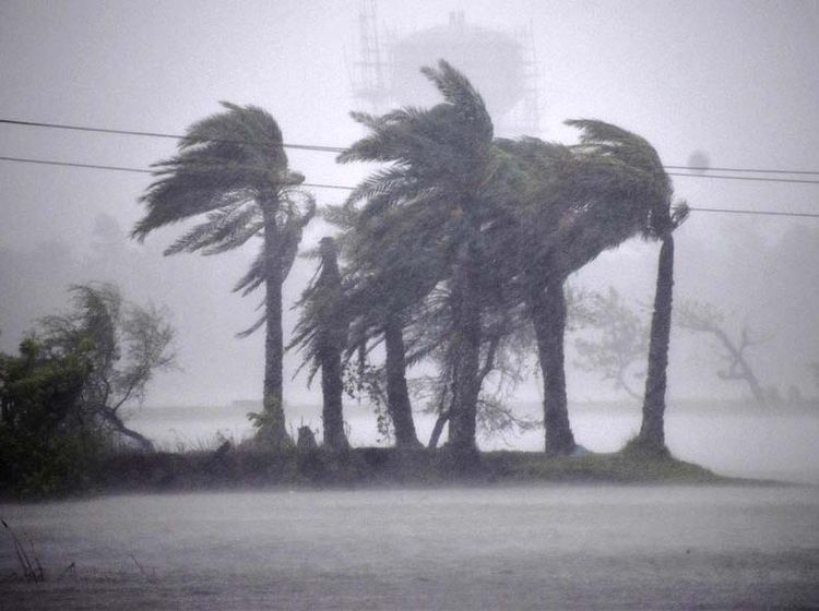Topan Remal Picu Banjir di India