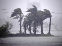 Topan Remal Picu Banjir di India