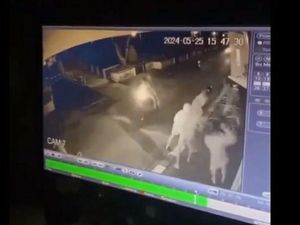 Viral Pria Dibacok Bertubi-tubi Segerombolan Orang di Magelang