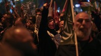 Mereka mengecam militer Israel yang melancarkan serangan udara terhadap area kemanusiaan yang menjadi tempat berlindung para pengungsi di Rafah, Jalur Gaza bagian selatan. (AP Photo/Khalil Hamra)  