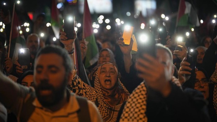 Protesters chant anti Israel slogans during a protest in solidarity with Gaza, outside the Israeli consulate in Istanbul, Monday, May 27, 2024. (AP Photo/Khalil Hamra)