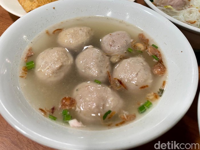 Warung Bakso Paling Legendaris di Tangerang Sudah Berjualan Sejak 1967 Warung Bakso Paling Legendaris di Tangerang Sudah Berjualan Sejak 1967