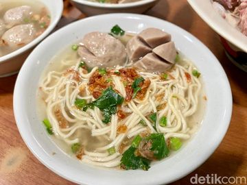 Warung Bakso Paling Legendaris di Tangerang Sudah Berjualan Sejak 1967