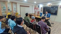 Dinas Kesehatan Jakarta Timur mengadakan kegiatan teknis dan supervis pengembangan dan pelaksanaan upaya kesehatan bersumberdaya masyarakat (UKBM) dalam bentuk workshop promosi kesehatan bagi kader poskestren di Aula Puskesmas Jatinegara, Senin (27/5/2024). Workshop menghadirkan Munadhil Abdul Muqsith, PhD, dosen Jurusan Ilmu Komunikasi UPN Veteran Jakarta, sebagai narasumber. Dalam materinya, ia menjelaskan pentingnya promosi kesehatan dalam meningkatkan kesadaran masyarakat tentang kesehatan dan perilaku hidup sehat.