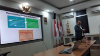 Workshop ini diikuti oleh 10 orang pengelola Pemberdayaan Masyarakat Puskesmas, Pengelola Pondok Pesantren, kader Poskestren di Pondok Pesantren Binaan, Listas Clester Sudinkes Kota Jakarta Timur. Para peserta antusias mengikuti workshop dan mendapatkan banyak ilmu baru tentang desain promosi kesehatan sekaligus membuat konten poster, konten series di instagram dan konten video reel maksimal 1 menit yang diperlombakan.