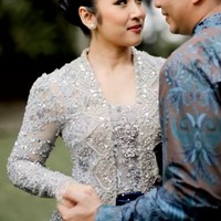 Unggahan Ade Govinda itu pun banjir ucapan selamat dan doa dari para netizen. Congratz Bro Ade, lancar2 sampe hari H, terang Chand Kelvin. selamaaatttt kalian!!! bismillah lancar sampe hari H, jelas Nissya Ahmad. Foto: Instagram/@ade_govinda