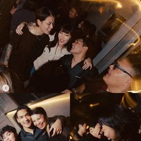 Dari foto-foto yang dibagikan terlihat acara ulang tahun Afgan itu berlangsung dengan meriah dan dipenuhi oleh para rekan artis. Afgan dan para tamu tampak bahagia menikmati momen acara tersebut. Foto: Instagram/@afgan__