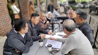 AHY banyak berbincang dengan WNI yang bekerja dan belajar di Amerika Serikat. Kafe yang nyaman jadi tempat yang dipilihnya untuk minum kopi sambil berdiskusi. Foto: Instagram/agusyudhoyono