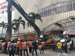 Tak Kunjung Bayar Pajak, Bobby Beri Waktu Sepekan Kosongkan Mal Centre Point