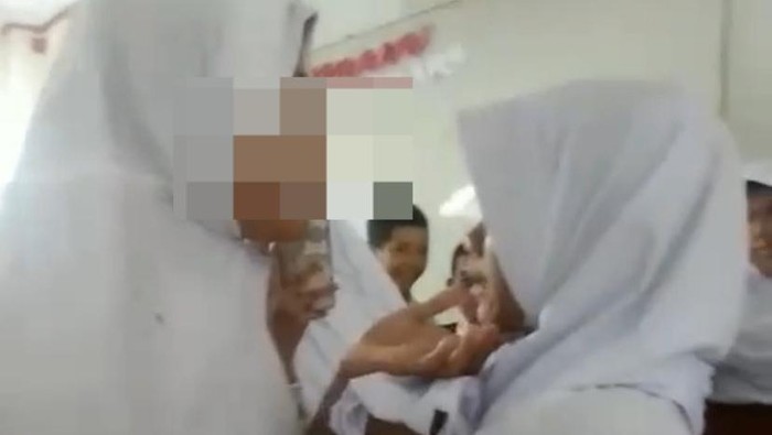 Siswi kelas 5 SD Negeri 91 Waiheru berinisial SN (11) di Kota Ambon, Maluku, menjadi korban perundungan atau bullying oleh kakak kelasnya inisial K (12).