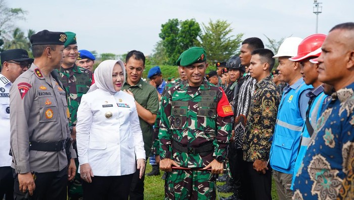 Apel gelar pasukan di Lubuk Linggau pengamanan kunker Presiden RI Jokowi di Sumsel, 4.800 personil TNI Polri diterjunkan.