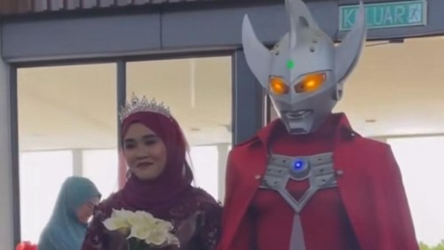 Beredar video pernikahan pengantin pria mengenakan kostum Ultraman mendadak viral di media sosial