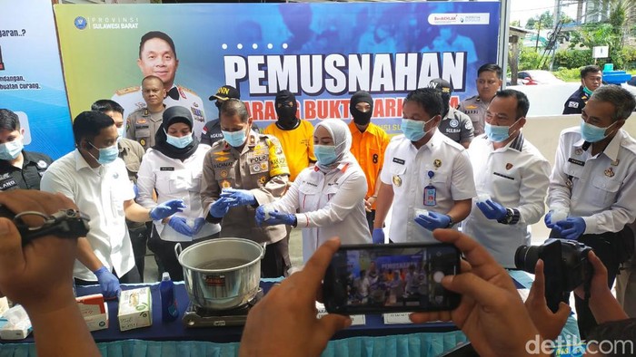 BNNP Sulbar musnahkan barang bukti sabu seberat 624 gram. Hafis Hamdan/detikcom