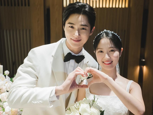 Byeon Woo Seok dan Kim Hye Yoon menikah di drama Korea Lovely Runner