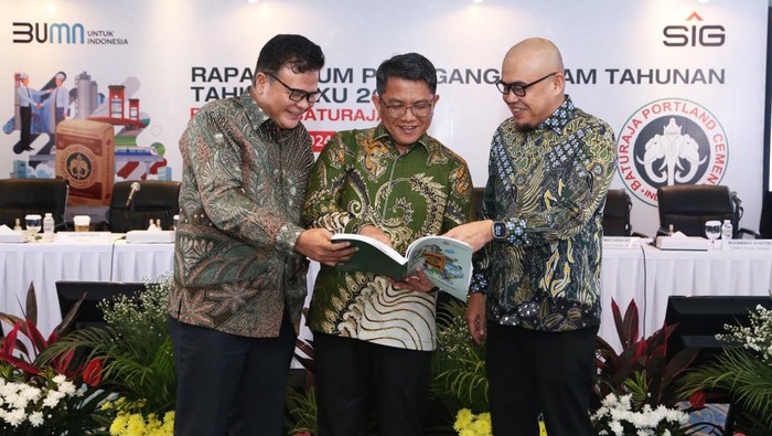 PT Semen Baturaja Tbk (SMBR) selaku anak usaha PT Semen Indonesia (Persero) Tbk (SIG) menggelar Rapat Umum Pemegang Saham Tahunan (RUPST) Tahun Buku 2023 di The East Tower Mega Kuningan, Jakarta, Rabu (29/5/2024).