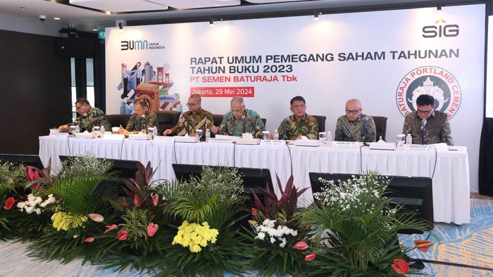 Catatkan Kinerja Positif Tahun 2023,
Semen Baturaja Bagikan Dividen Sebesar 20% PT Semen Baturaja Tbk (SMBR) selaku anak usaha PT Semen Indonesia (Persero) Tbk (SIG) menggelar Rapat Umum Pemegang Saham Tahunan (RUPST) Tahun Buku 2023 di The East Tower Mega Kuningan, Jakarta, Rabu (29/5/2024).