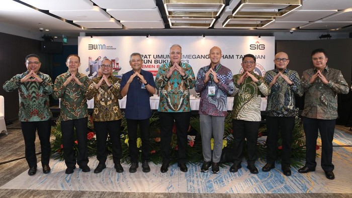 PT Semen Baturaja Tbk (SMBR) selaku anak usaha PT Semen Indonesia (Persero) Tbk (SIG) menggelar Rapat Umum Pemegang Saham Tahunan (RUPST) Tahun Buku 2023 di The East Tower Mega Kuningan, Jakarta, Rabu (29/5/2024).