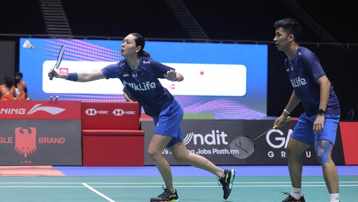 Pasangan ganda campuran Indonesia Dejan Ferdinansyah/Gloria Emanuelle Widjaja di Singapore Open 2024