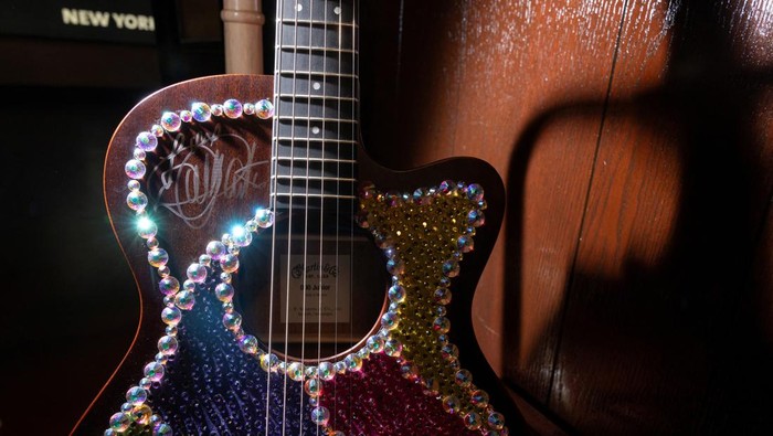 Guitars and outfits of various music icons are displayed during the Julien's Music Icons Auction preview at Hard Rock Cafe in New York City, U.S., May 21, 2024.   REUTERS/Caitlin Ochs