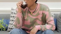 Beranjak dewasa, Devano memutuskan untuk tak tinggal bersama kedua orang tuanya. Ia pun mendapat izin dari Iis Dahlia saat memilih ngontrak sendiri. Foto: Instagram @iamdevano