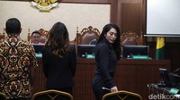 Ia akan bersamaan dengan tiga saksi lainnya.