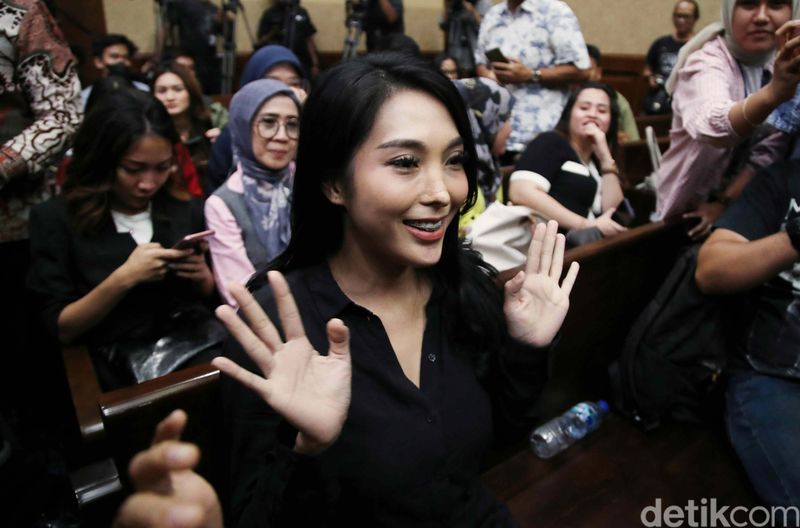 Biduan Nayunda Nabila Nizrinah menghadiri sidang kasus korupsi eks Mentan Syahrul Yasin Limpo (SYL). Ia akan menjadi saksi dalam sidang ini.