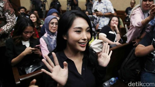 Biduan Nayunda Nabila Nizrinah menghadiri sidang kasus korupsi eks Mentan Syahrul Yasin Limpo (SYL). Ia akan menjadi saksi dalam sidang ini.