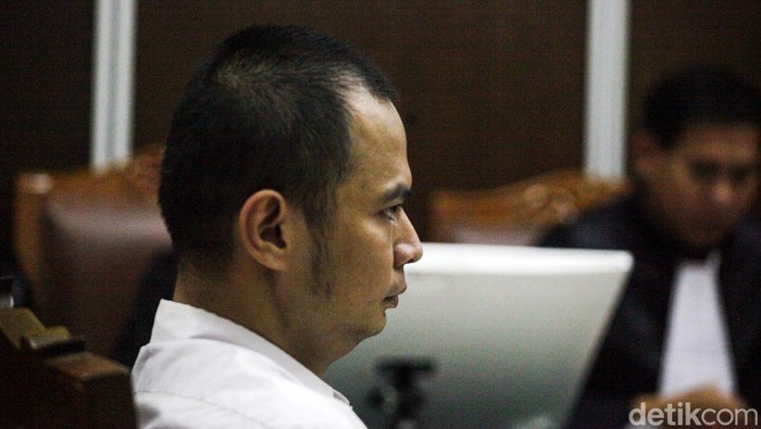 Ekspresi Panca Didakwa Bunuh 4 Anaknya di Jagakarsa Panca Darmansyah, pembunuh empat anak kandung di Jagakarsa, Jakarta Selatan, menjalani sidang perdana hari ini. Panca didakwa terkait kasus pembunuhan.