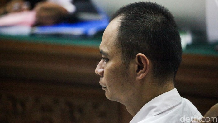 Panca Darmansyah, pembunuh empat anak kandung di Jagakarsa, Jakarta Selatan, menjalani sidang perdana hari ini. Panca didakwa terkait kasus pembunuhan.