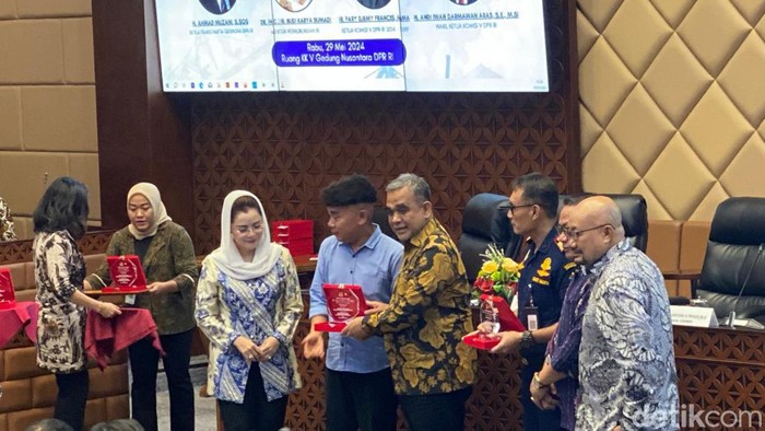 Fraksi Gerindra DPR menggelar acara seminar menjaring masukkan mengenai pengembangan transportasi dan logistik di pemerintahan selanjutnya. (Firda/detikcom).