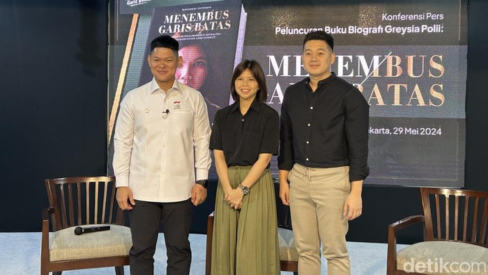 Greysia Polii meluncurkan buku.