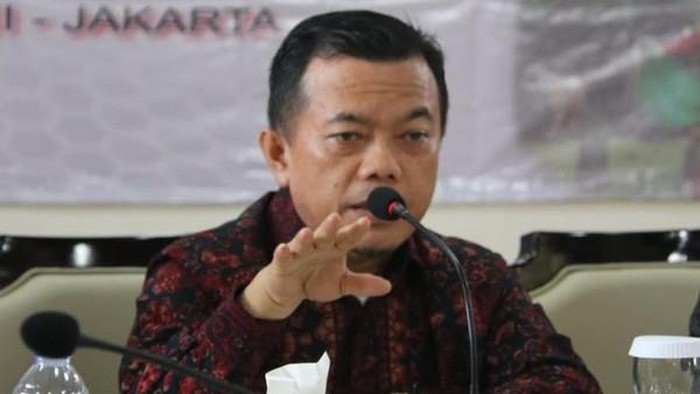 Gubernur Jambi Al Haris melobi pemerintah pusat melalui Kementerian Pekerjaan Umum dan Perumahan Rakyat (PUPR), agar segera membangun flyover atau jalan layang di Kota Jambi.