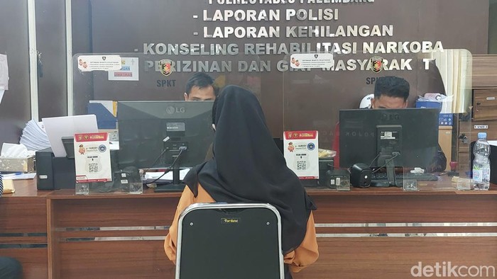 Seorang wanita di Palembang, Ike (22) menjadi korban penipuan. Ia tertipu modus pelaku yang berjanji akan memasukkannya ke tempat kerja.