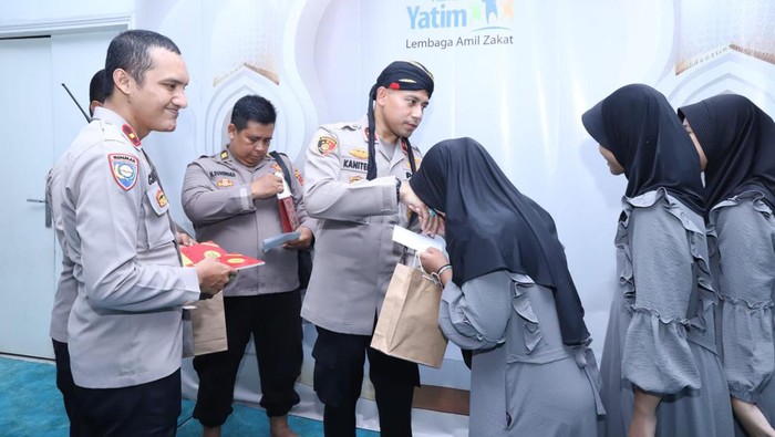 Jelang Hari Anak Internasional, Kapolsek Mampang Santuni Anak Yatim