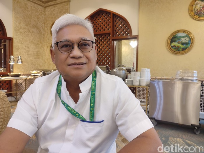 Jemmy Chandra Kenawas, salah seorang jemaah haji khusus Maktour 2024, saat berbincang dengan detikHikmah, Rabu (29/5/2024).